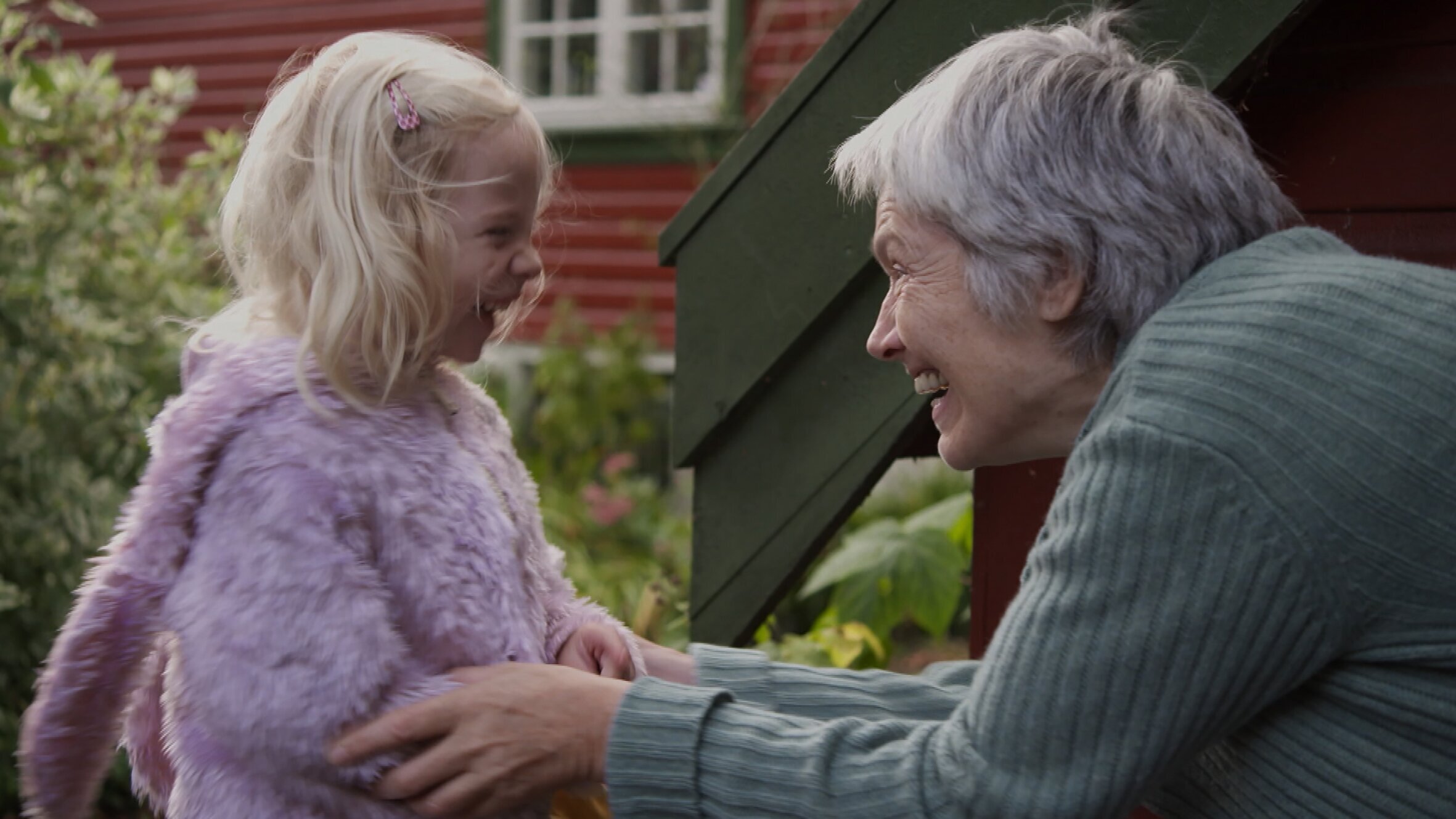 Mara besucht ihre Oma