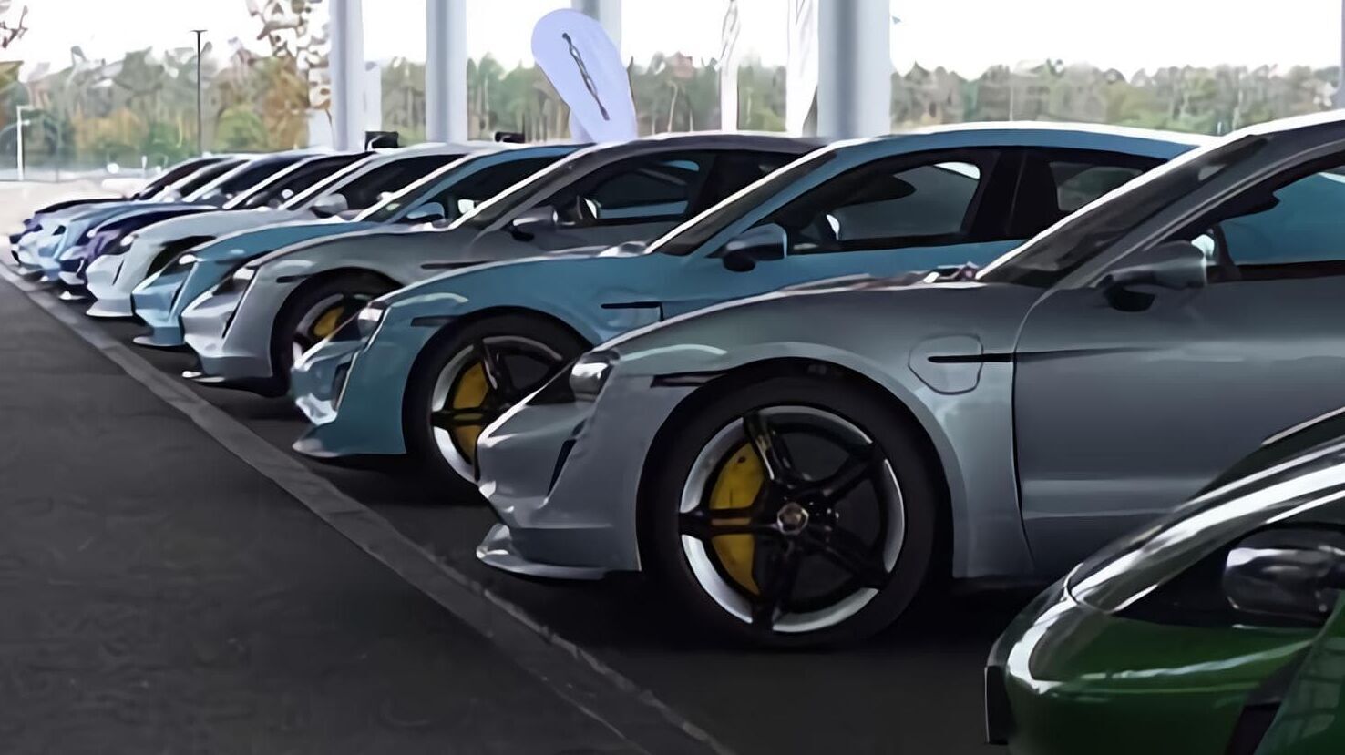 Anixe auf Rädern: Supercars & Tests und Trends