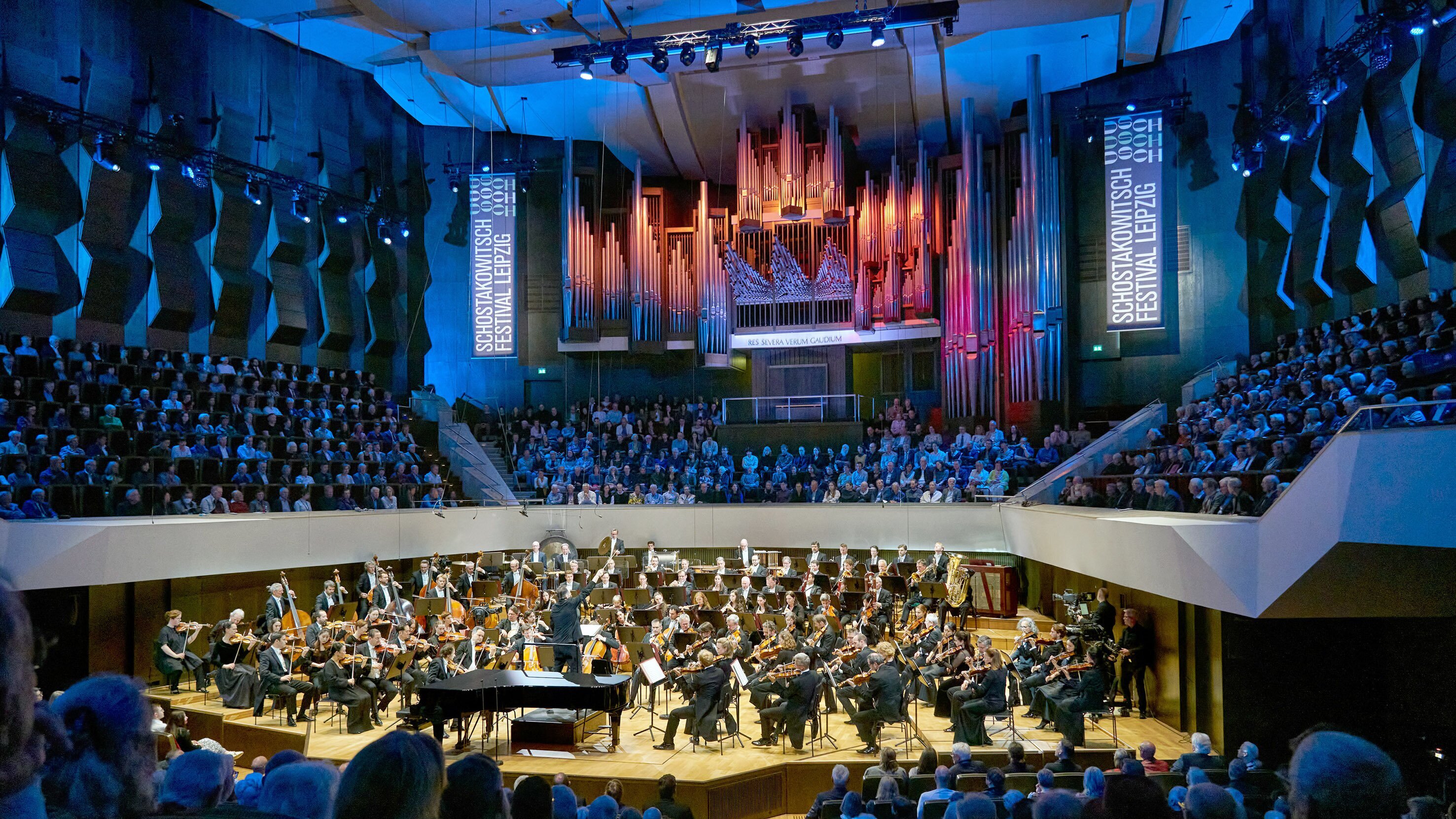 Daniil Trifonov spielt Schostakowitschs 2. Klavierkonzert