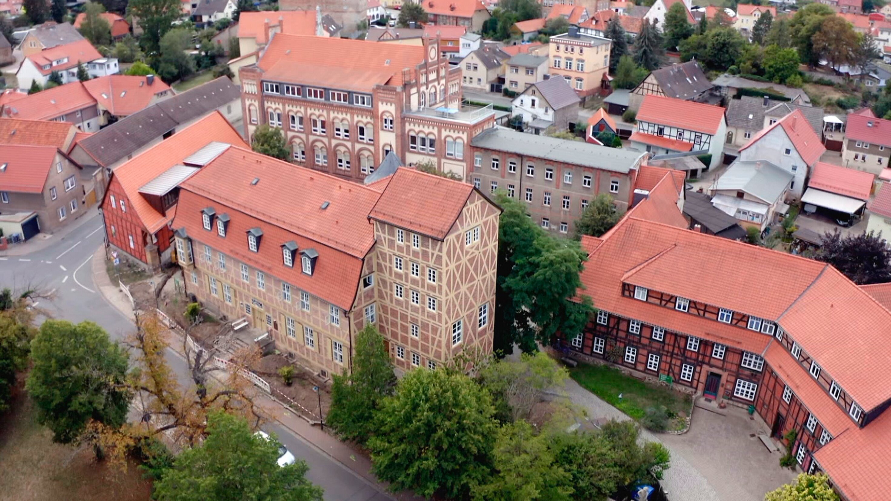 Neinstedt – Menschlichkeit und dunkle Schatten