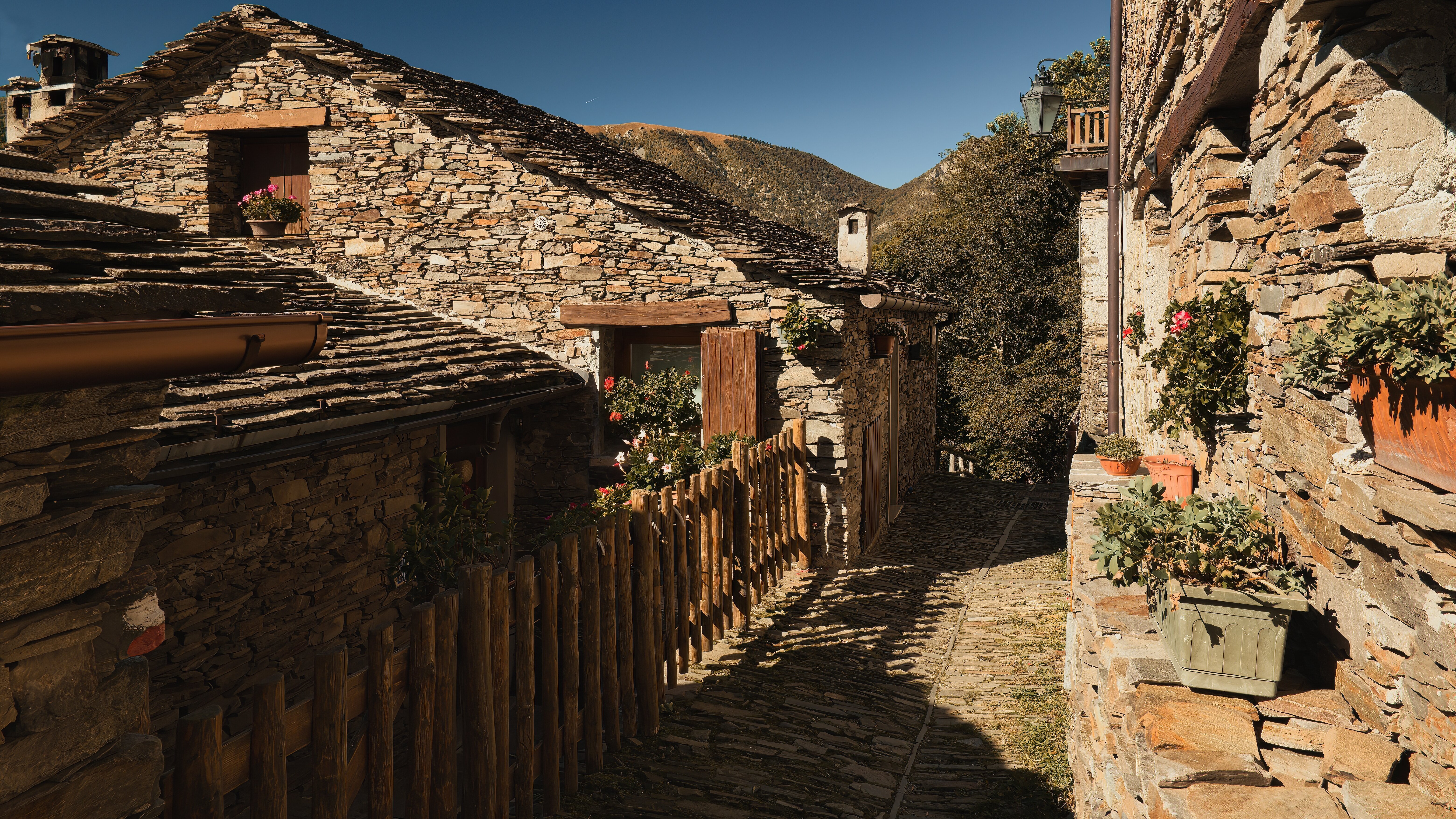 Re: Monteviasco, Italiens vergessenes Bergdorf