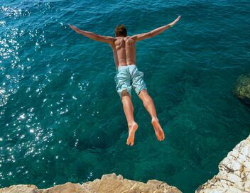 Plongeon de l'extrême : le cliff jumping