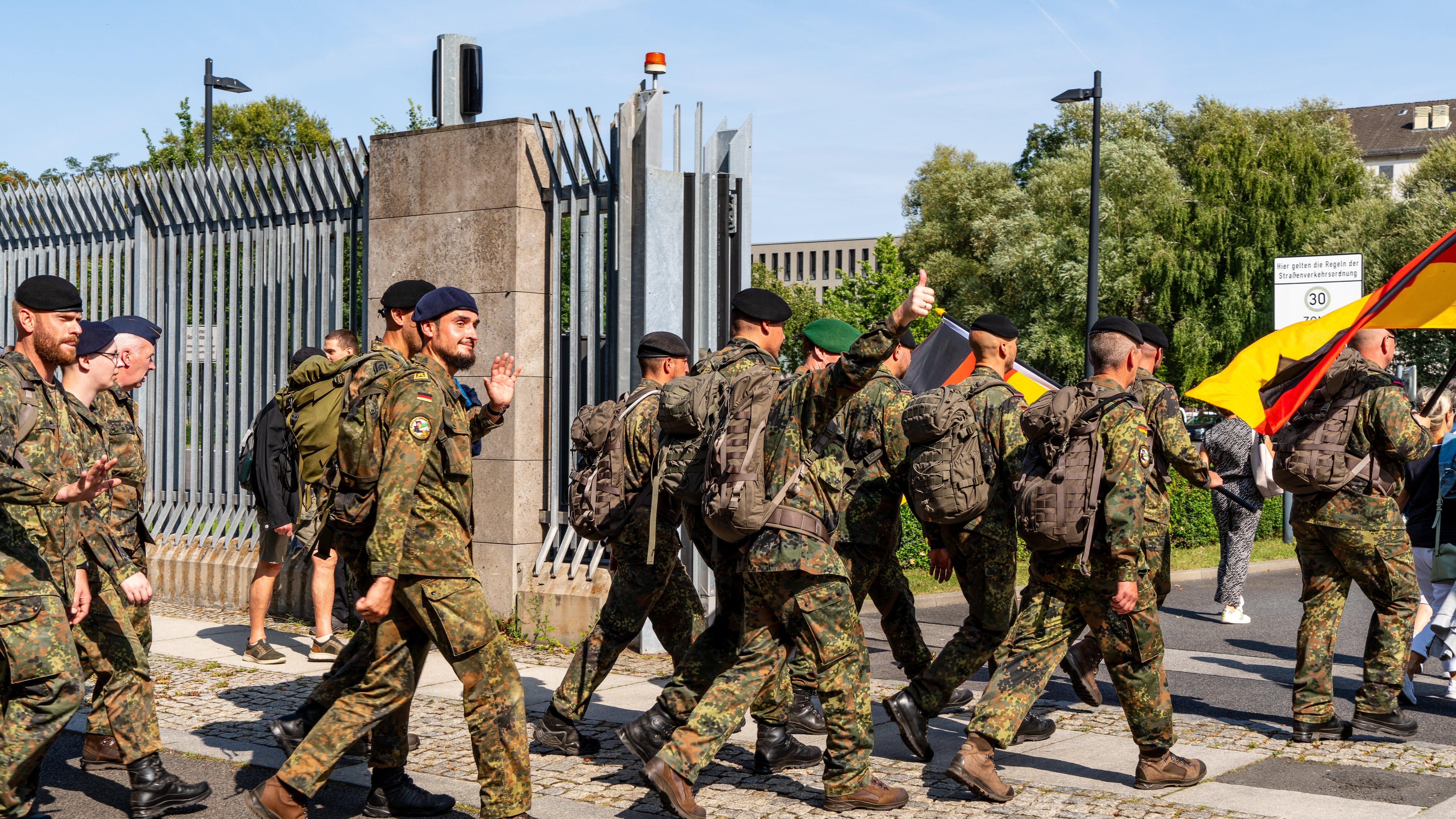 Re: Plötzlich Soldatin beim Heimatschutz