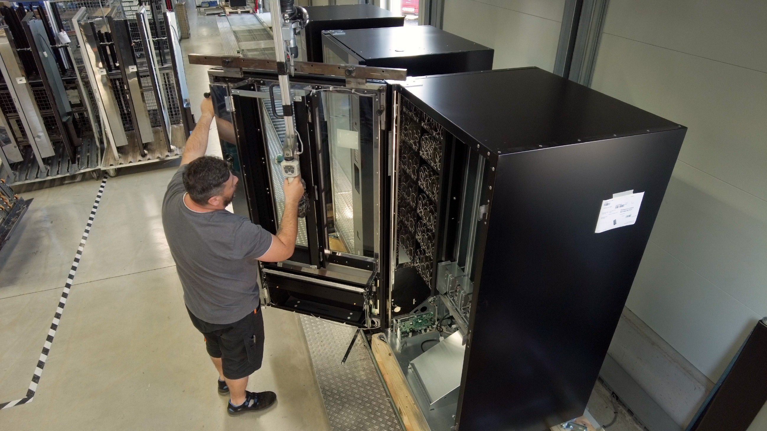 Bargeld, Pizza, Unterwäsche – Die bunte Welt der Automaten