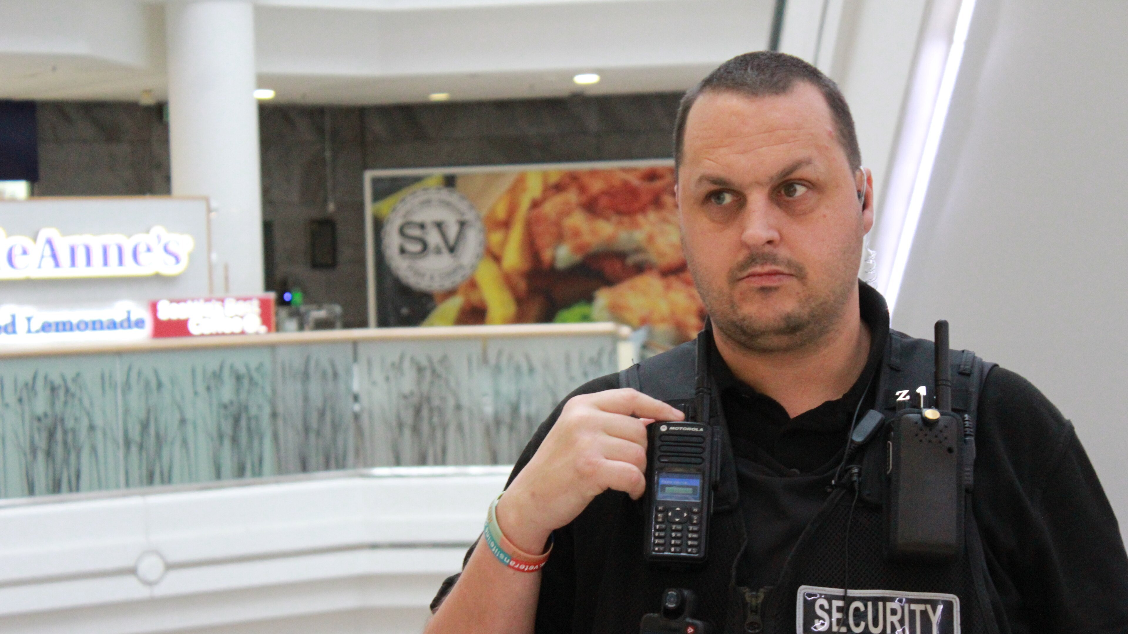 Gauner vs. Kaufhaus-Cops