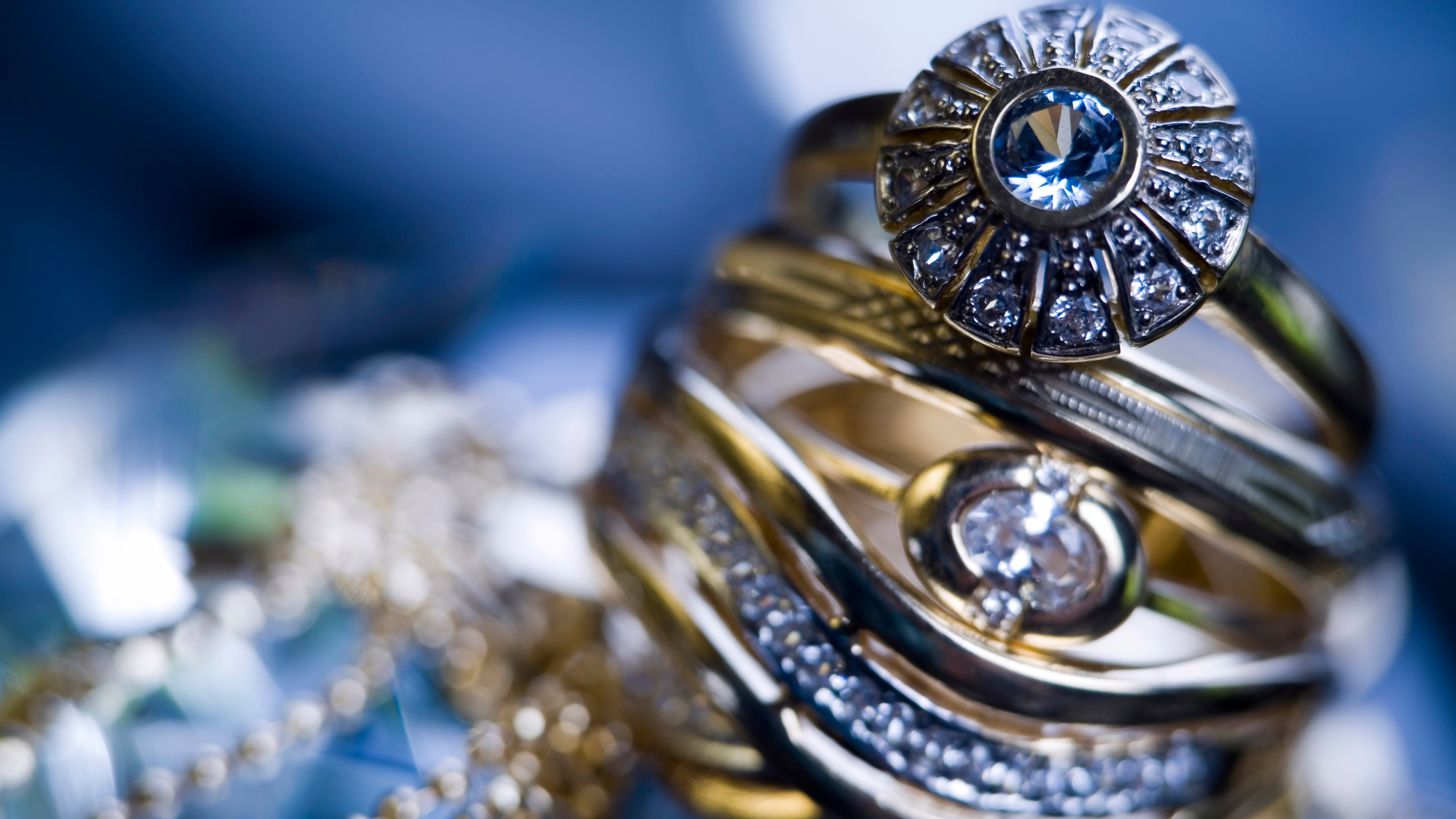 Precious Tales – Zeitlose Eleganz