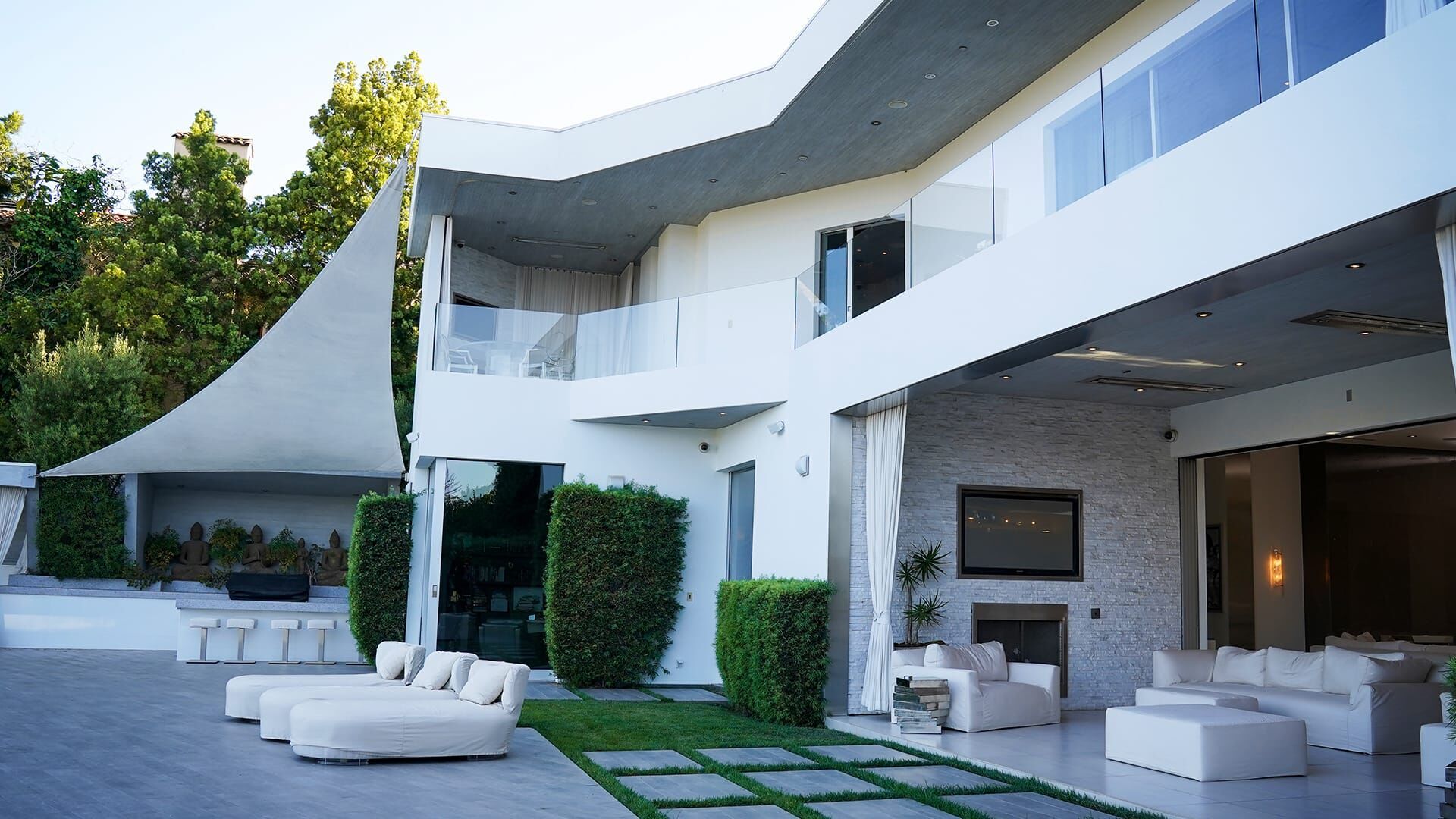 Kendra Sells Hollywood