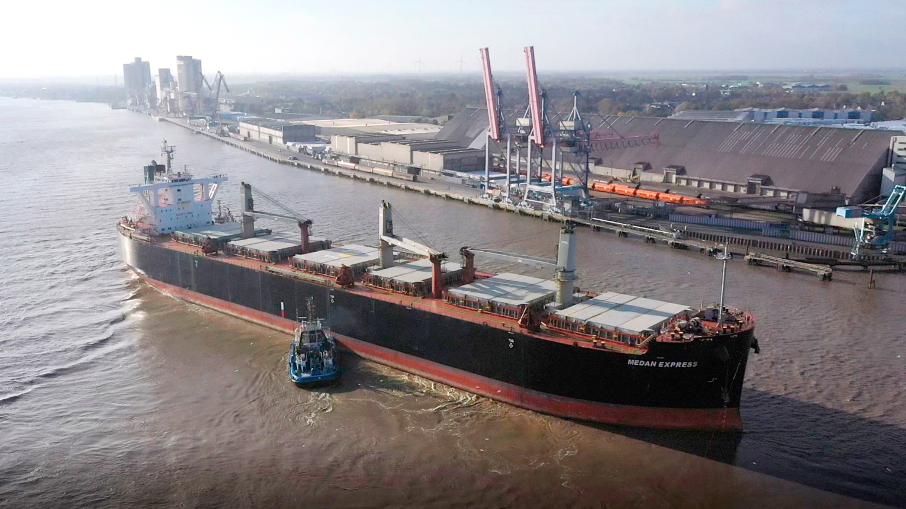 Schiffe, Stapler, spezielle Ladung